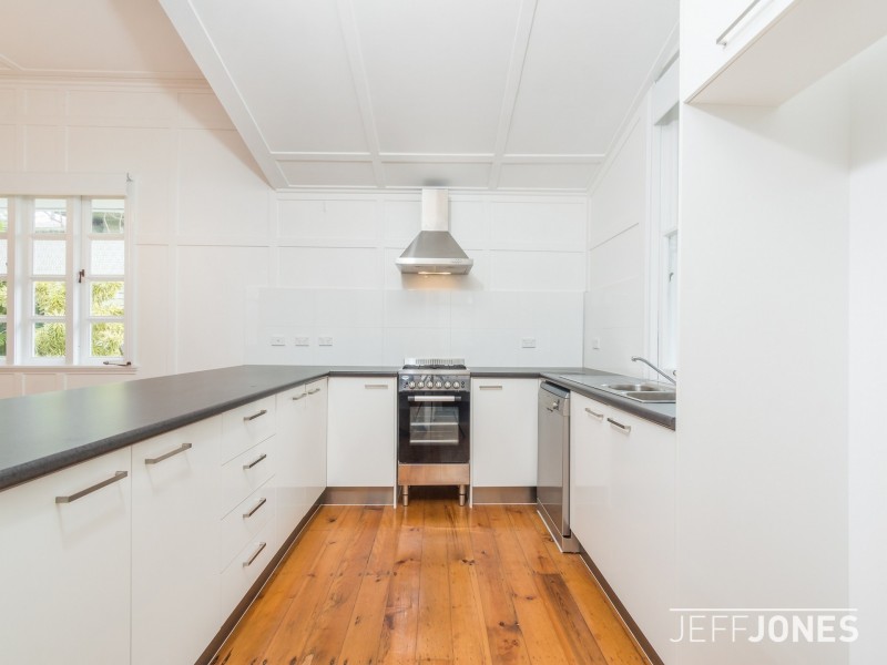 19 Rowsley Street, Greenslopes QLD 4120