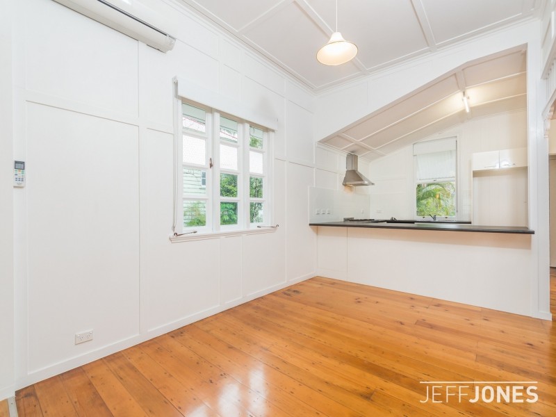 19 Rowsley Street, Greenslopes QLD 4120