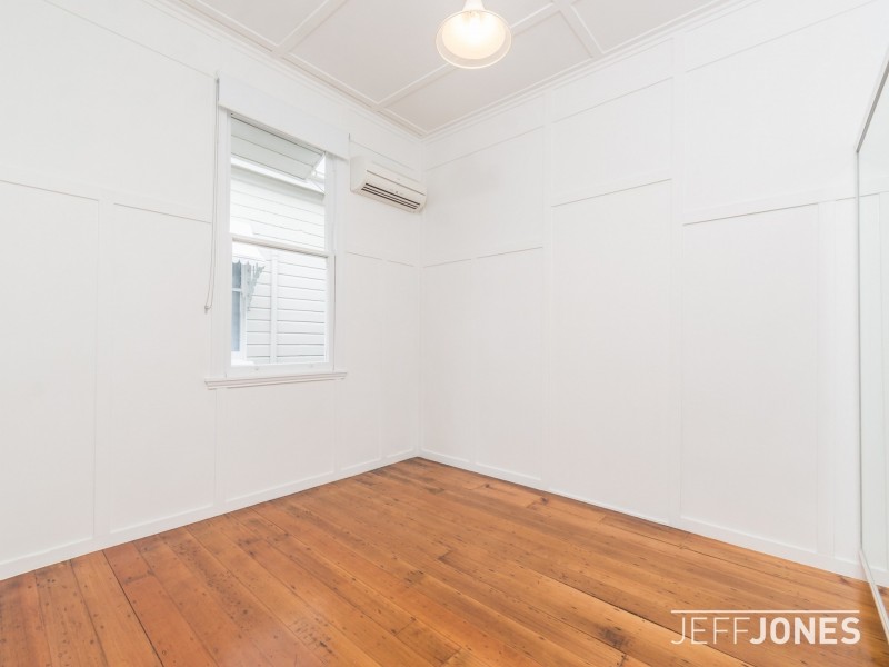 19 Rowsley Street, Greenslopes QLD 4120