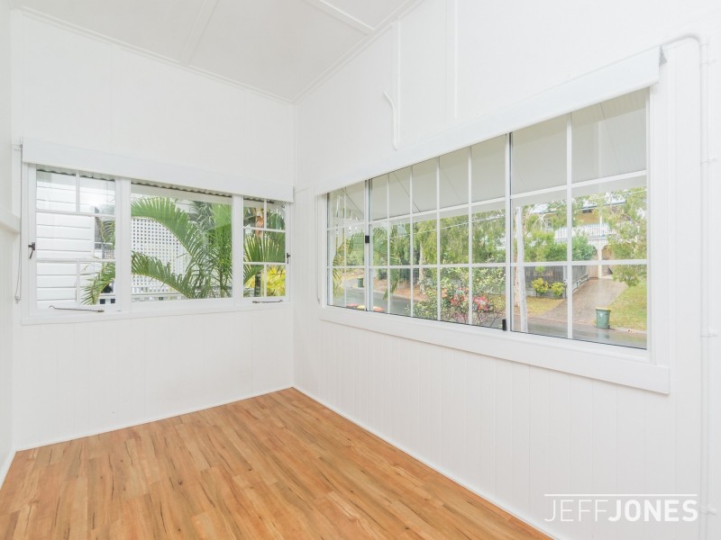 19 Rowsley Street, Greenslopes QLD 4120