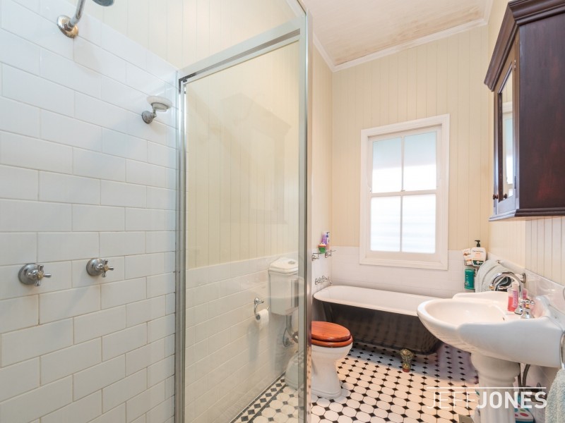 84 Cedar Street, Greenslopes QLD 4120