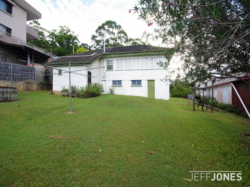 102 Peach Street, Greenslopes QLD 4120