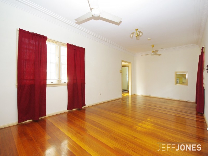 102 Peach Street, Greenslopes QLD 4120