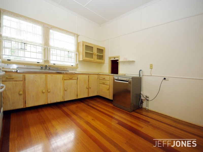102 Peach Street, Greenslopes QLD 4120