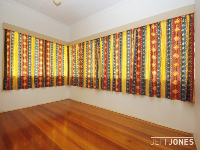 102 Peach Street, Greenslopes QLD 4120