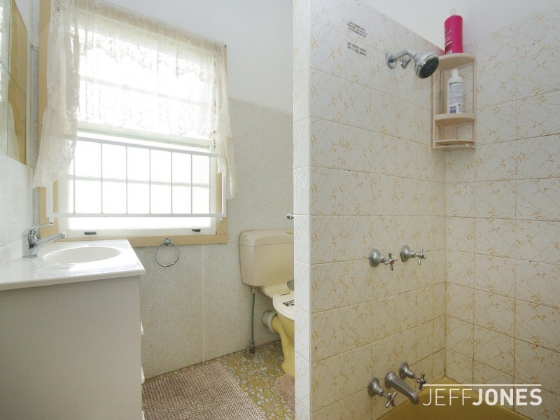 102 Peach Street, Greenslopes QLD 4120