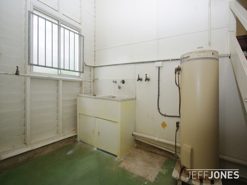 102 Peach Street, Greenslopes QLD 4120