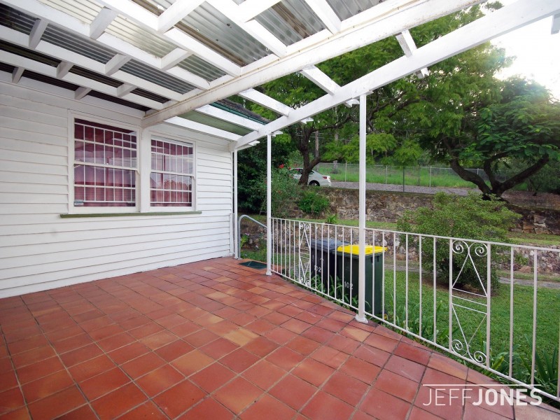 102 Peach Street, Greenslopes QLD 4120