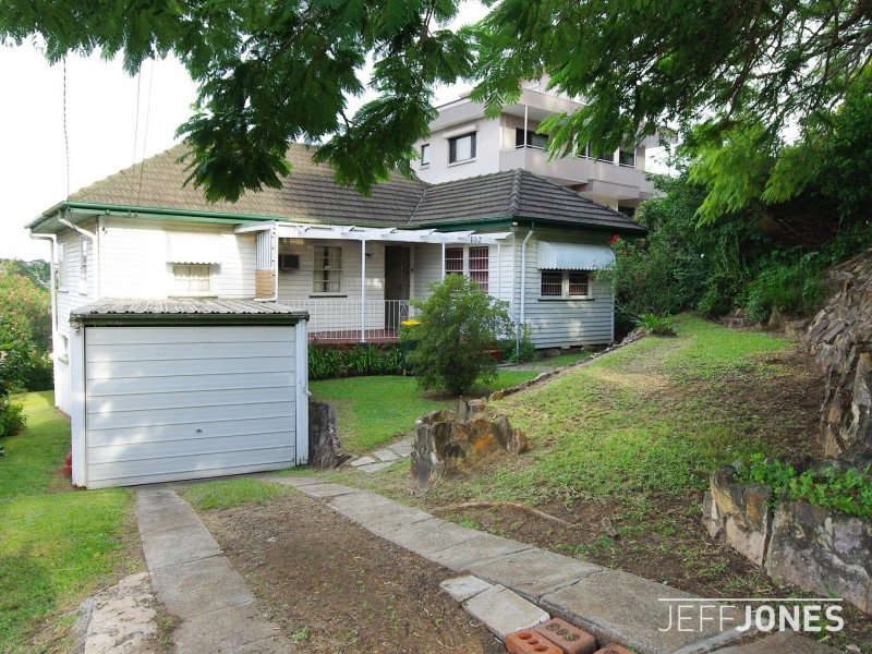102 Peach Street, Greenslopes QLD 4120