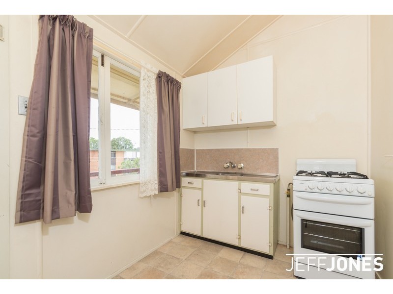 2/20 Macaulay Street, Coorparoo QLD 4151