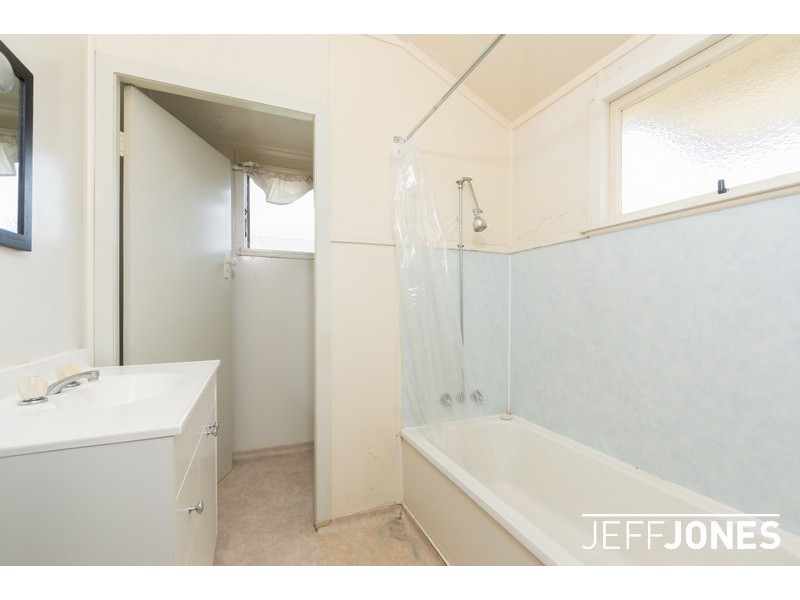 2/20 Macaulay Street, Coorparoo QLD 4151