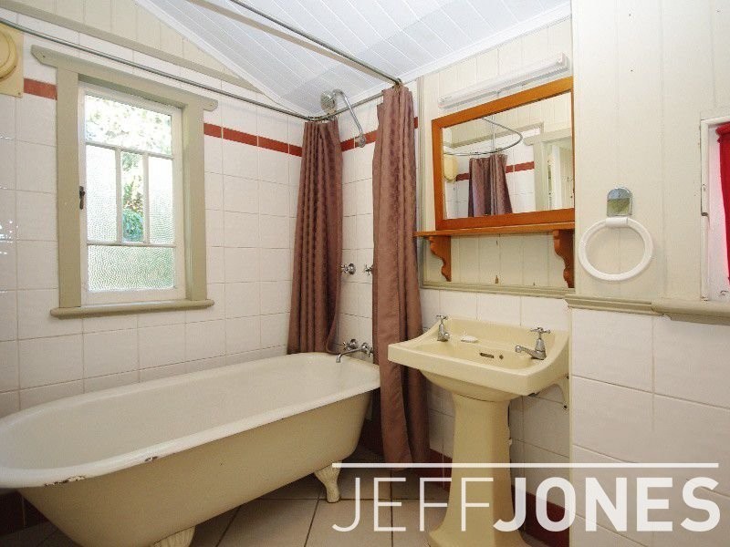 14 Leicester Street, Coorparoo QLD 4151