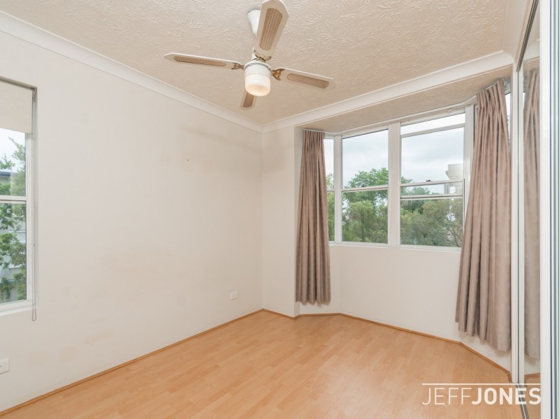 4/237 Cavendish Road, Coorparoo QLD 4151