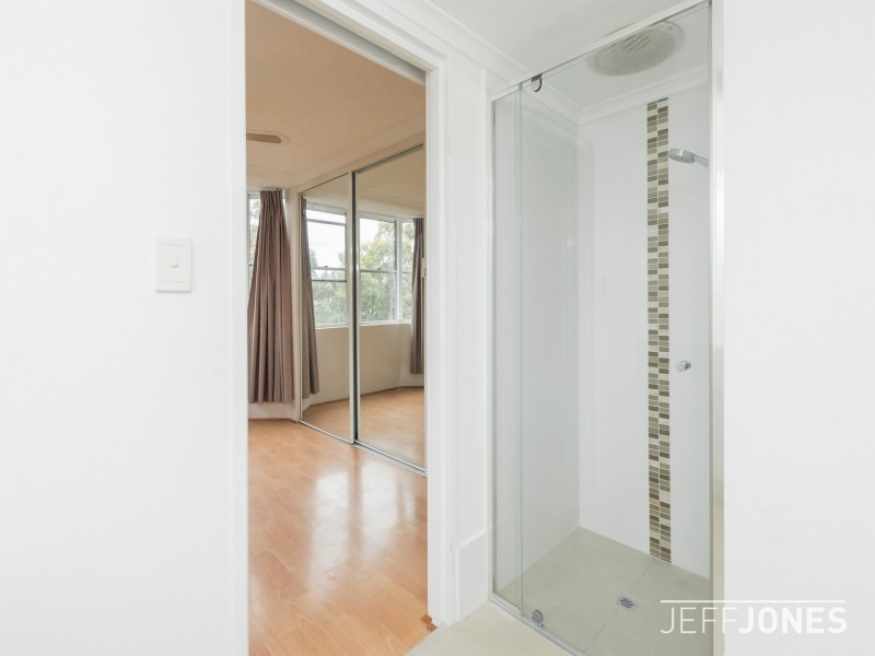 4/237 Cavendish Road, Coorparoo QLD 4151