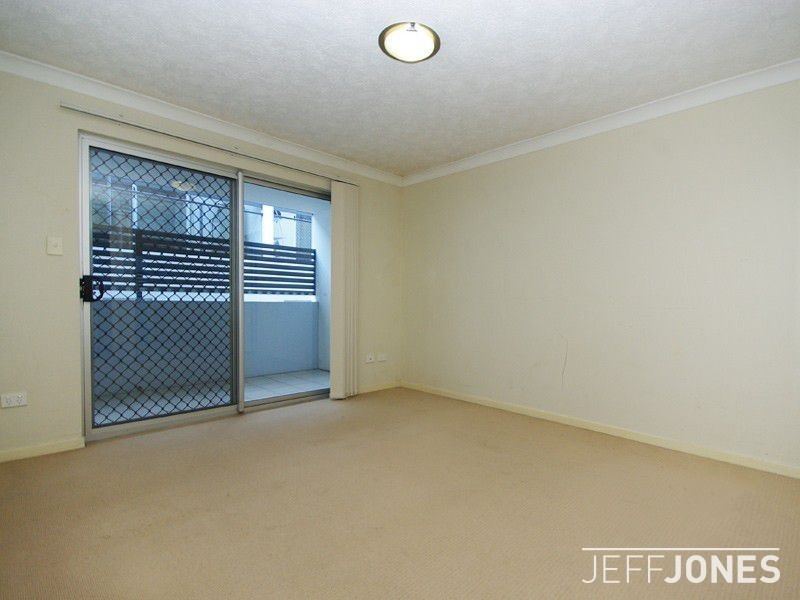 1/76 Cleveland Road, Greenslopes QLD 4120