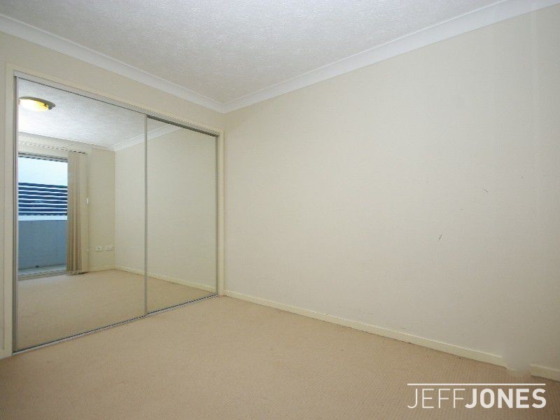 1/76 Cleveland Road, Greenslopes QLD 4120