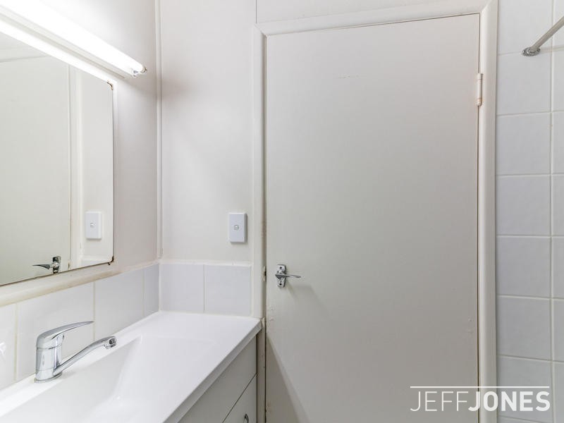 2/20 Mclay Street, Coorparoo QLD 4151