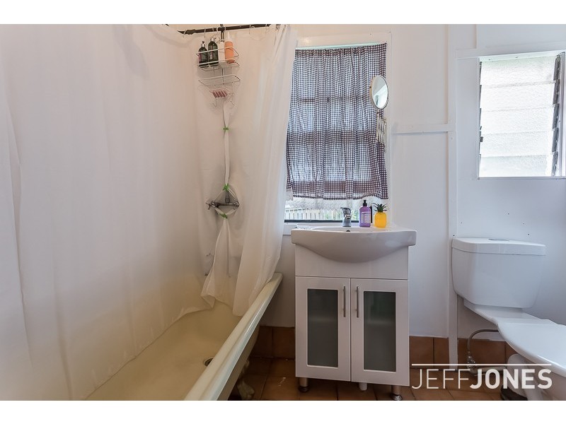 27 Macrossan, Norman Park QLD 4170