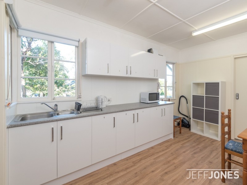 92 Layard Street, Holland Park QLD 4121