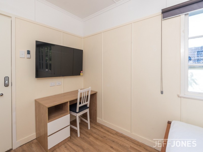 92 Layard Street, Holland Park QLD 4121