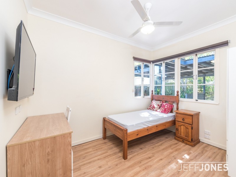 92 Layard Street, Holland Park QLD 4121