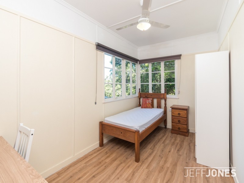 92 Layard Street, Holland Park QLD 4121