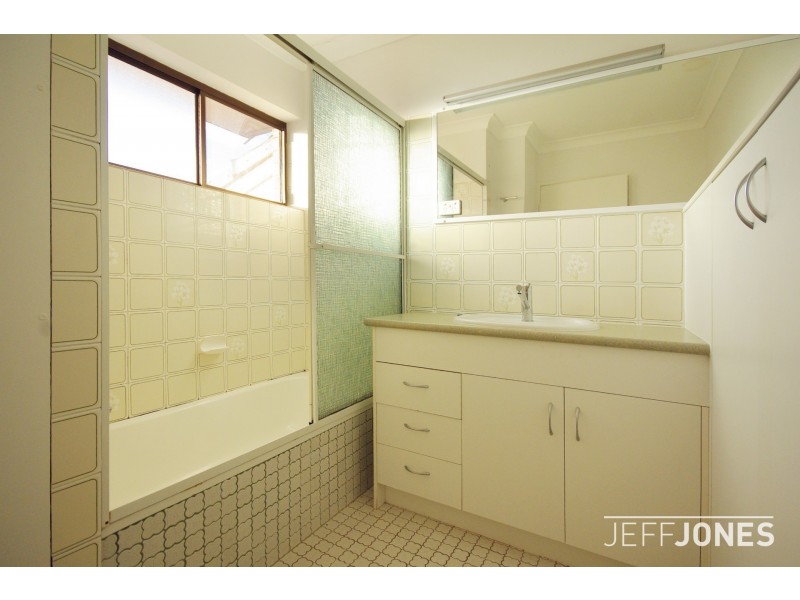 1/62 Macaulay Street, Coorparoo QLD 4151