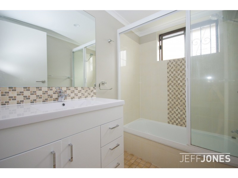 1/84 Victoria Terrace, Greenslopes QLD 4120