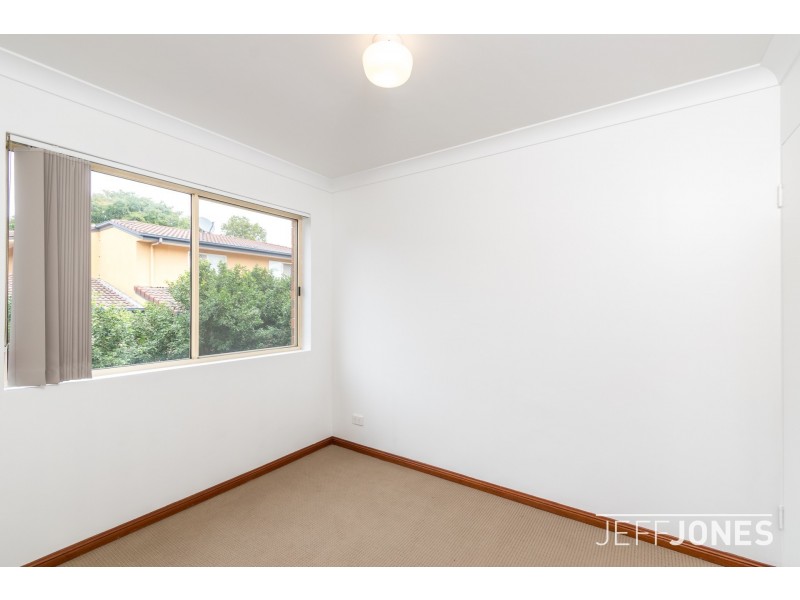 2/51 Knowsley Street, Greenslopes QLD 4120