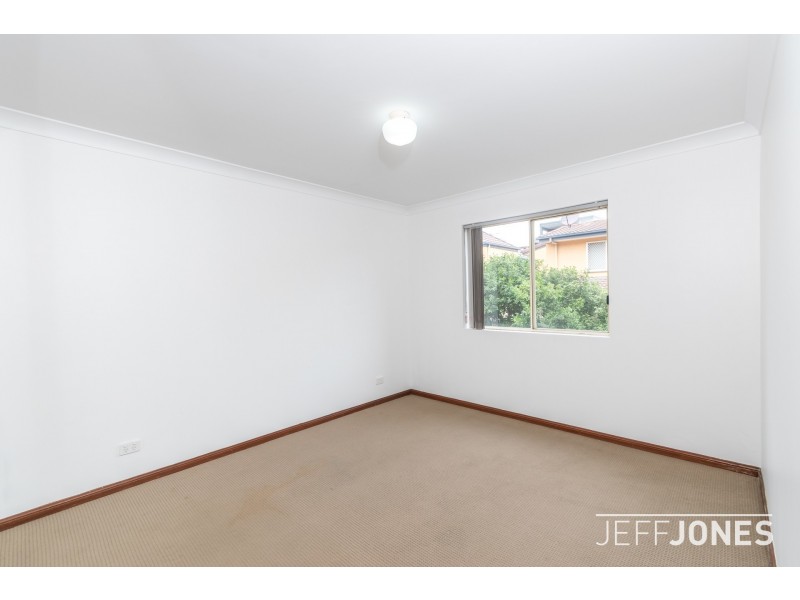 2/51 Knowsley Street, Greenslopes QLD 4120