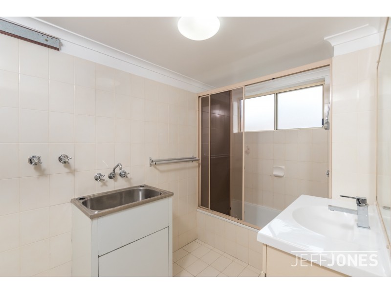 2/51 Knowsley Street, Greenslopes QLD 4120