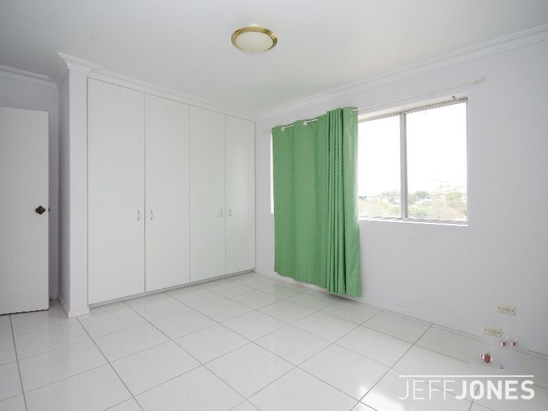 10/8 Regina Street, Greenslopes QLD 4120