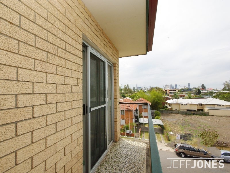 10/8 Regina Street, Greenslopes QLD 4120