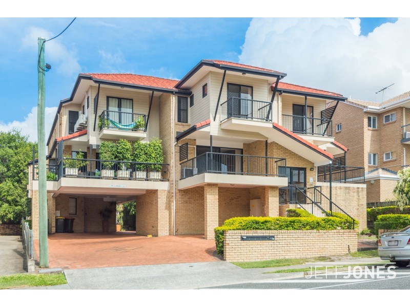 1/52 Knowsley Street, Greenslopes QLD 4120