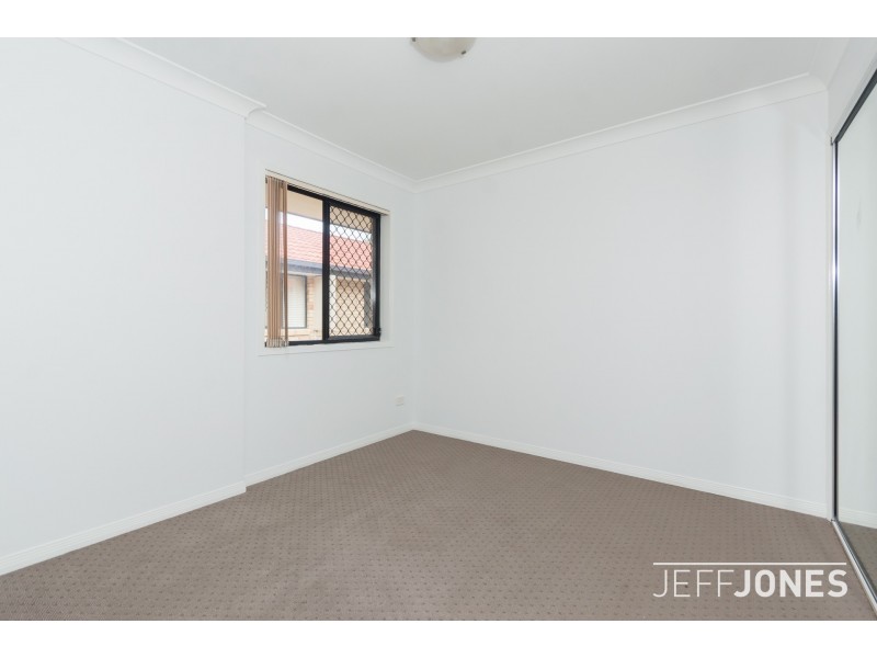 1/52 Knowsley Street, Greenslopes QLD 4120