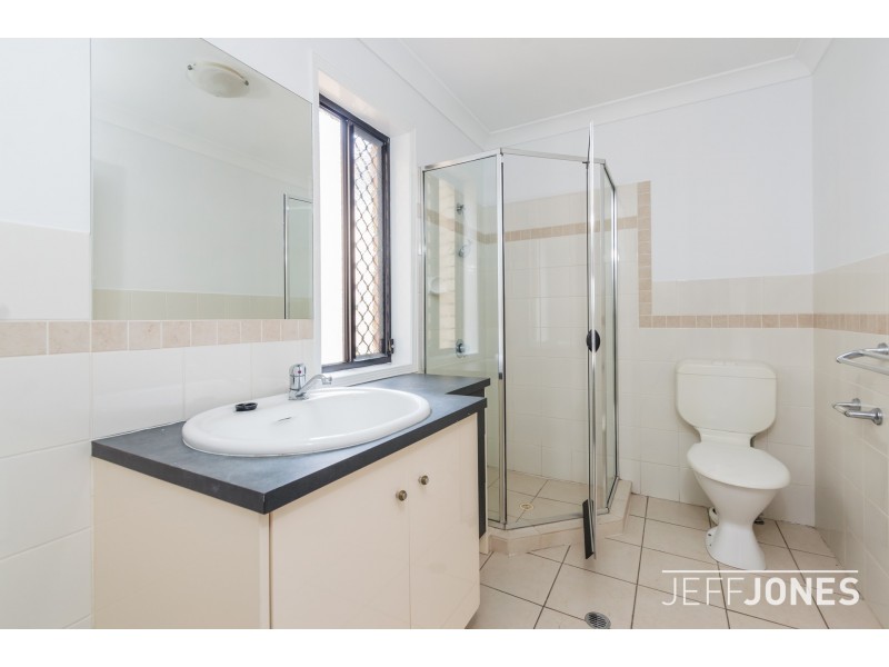 1/52 Knowsley Street, Greenslopes QLD 4120