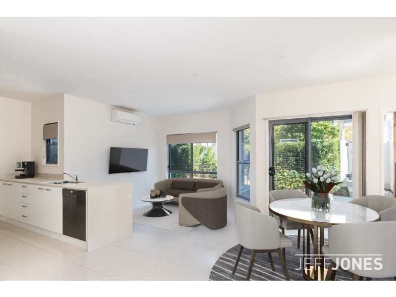 2/27 Dickenson Street, Carina QLD 4152