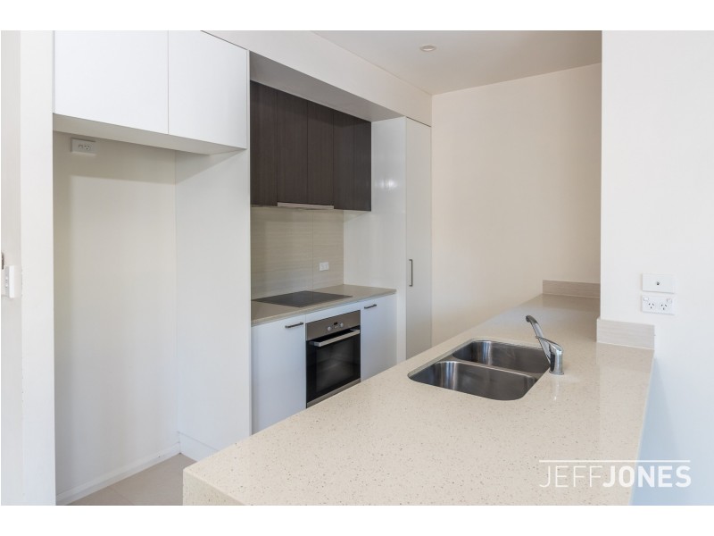 2/27 Dickenson Street, Carina QLD 4152