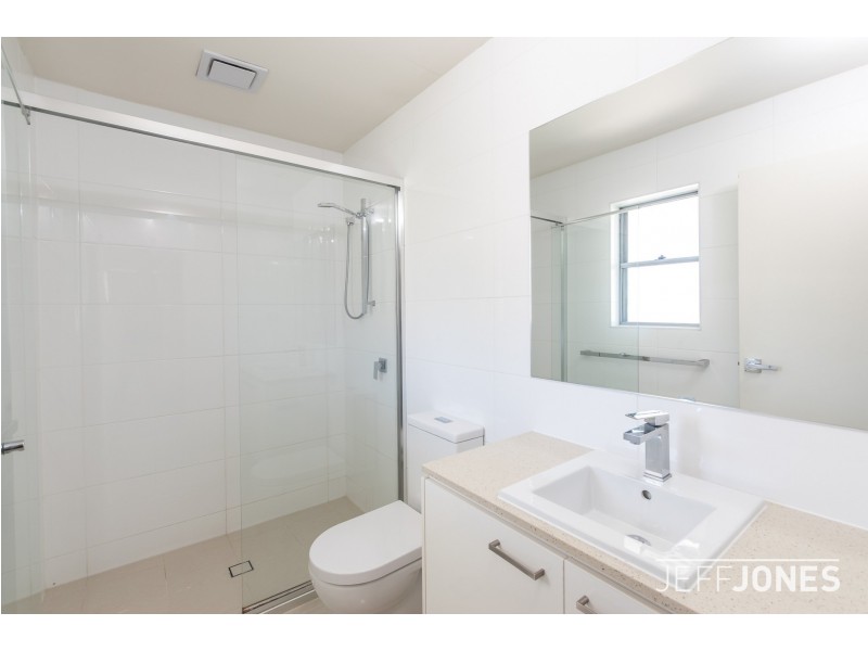 2/27 Dickenson Street, Carina QLD 4152