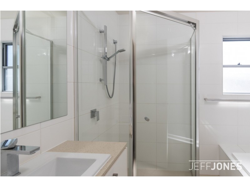 2/27 Dickenson Street, Carina QLD 4152