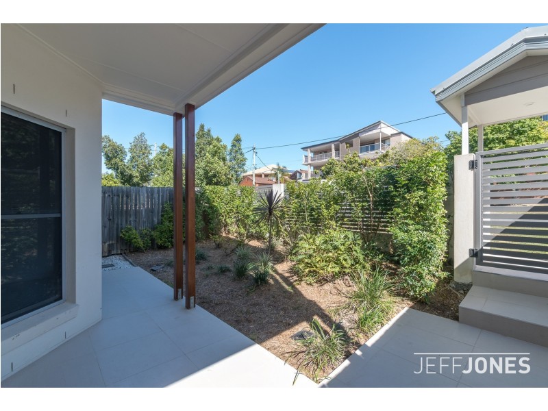 2/27 Dickenson Street, Carina QLD 4152