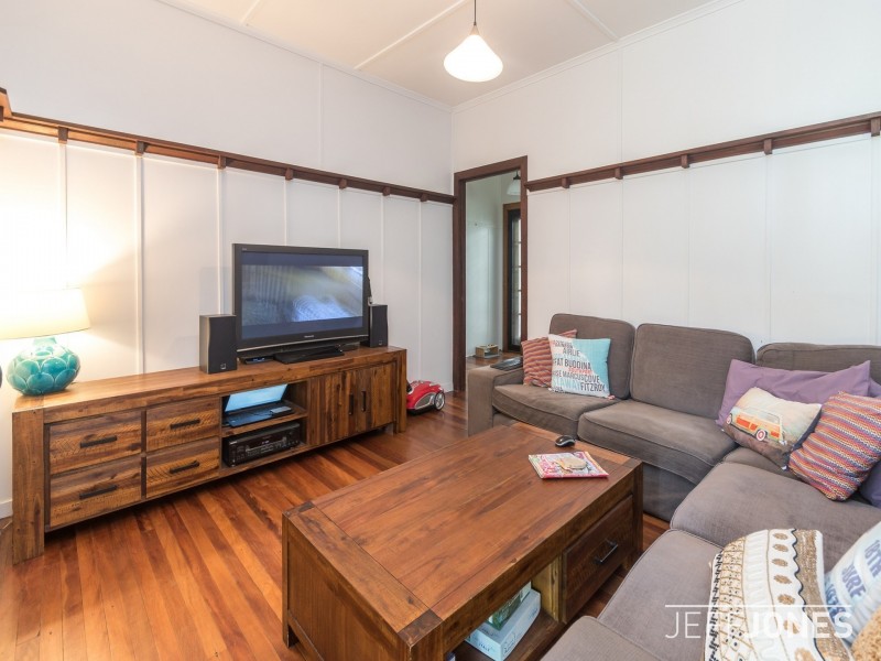 11 Laura Street, Greenslopes QLD 4120