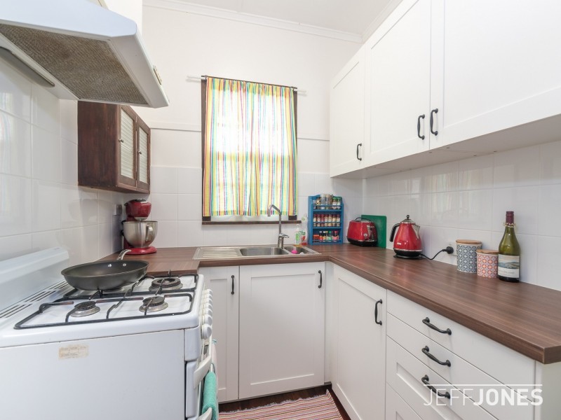 11 Laura Street, Greenslopes QLD 4120