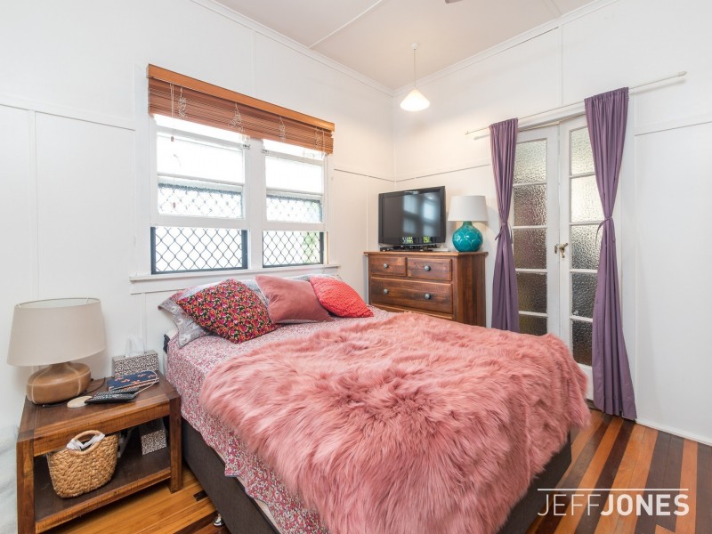 11 Laura Street, Greenslopes QLD 4120