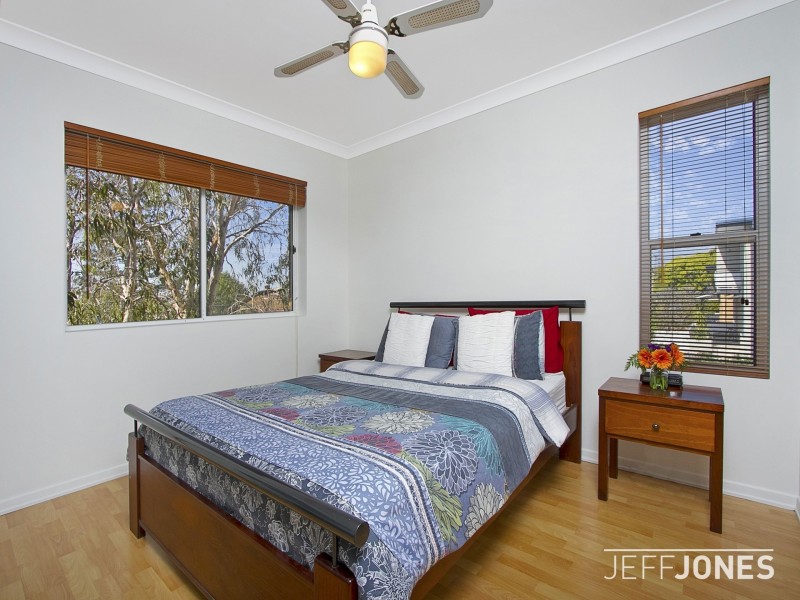 1/237 Cavendish Road, Coorparoo QLD 4151