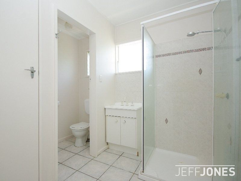 2/36a Newdegate Street, Greenslopes QLD 4120