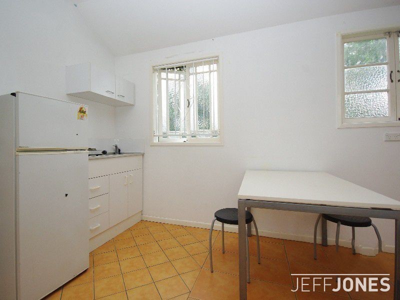 3 Geelong Avenue, Holland Park QLD 4121