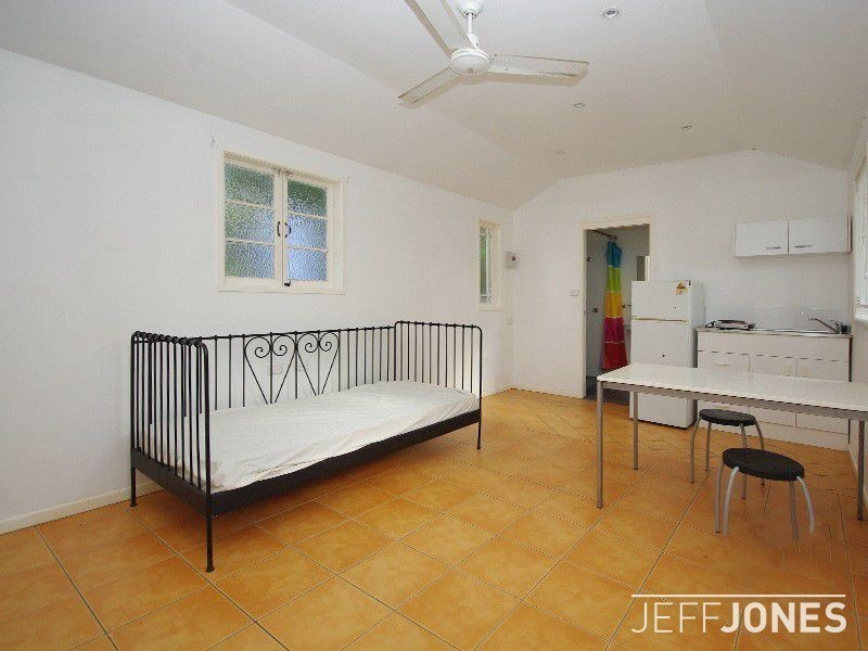 3 Geelong Avenue, Holland Park QLD 4121