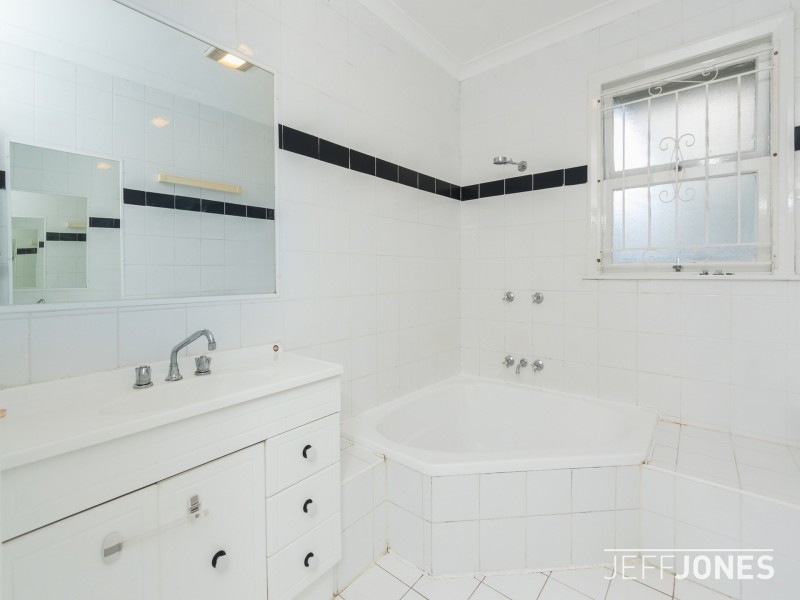 82 Nicholson Street, Greenslopes QLD 4120