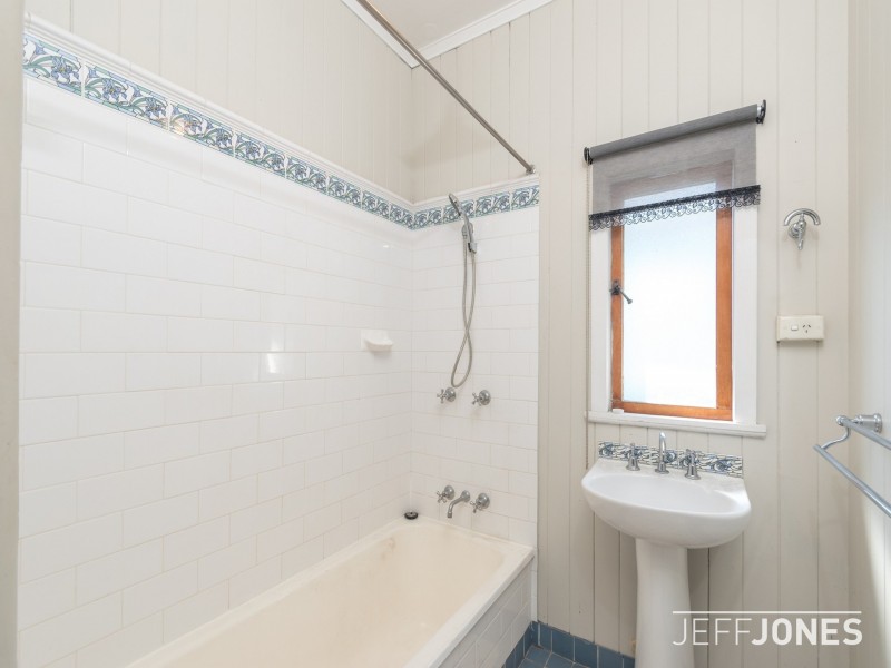 107 Dunellan Street, Greenslopes QLD 4120